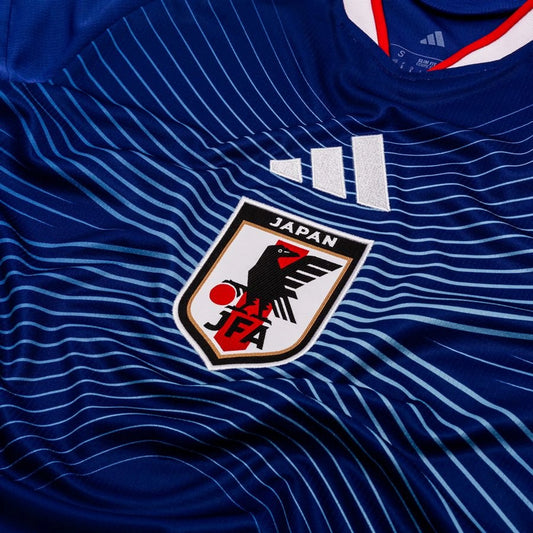 Maillot Japon Domicile Coupe du Monde 2026 — Détail écusson
