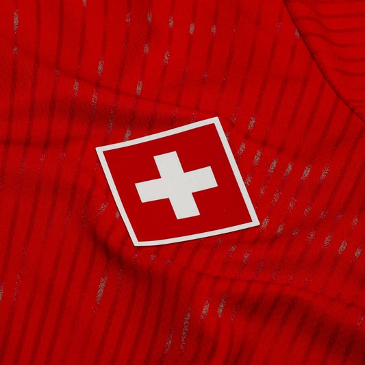 Maillot Suisse Domicile Coupe du Monde 2026 — Détail écusson
