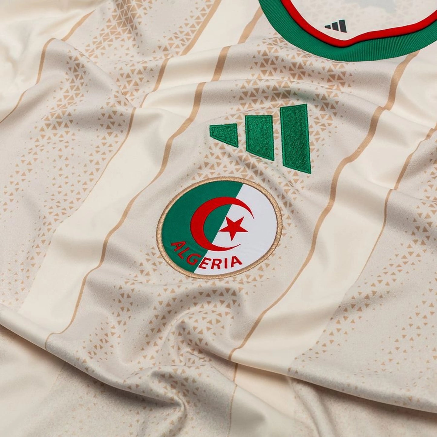 Maillot Algérie Domicile Coupe du Monde 2026 — Détail écusson