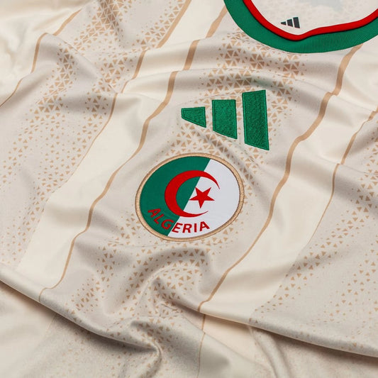 Maillot Algérie Domicile Coupe du Monde 2026 — Détail écusson