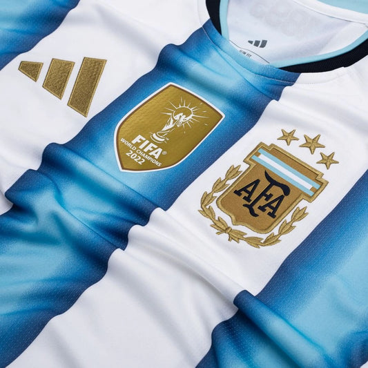 Maillot Argentine Domicile Coupe du Monde 2026 — Détail écusson