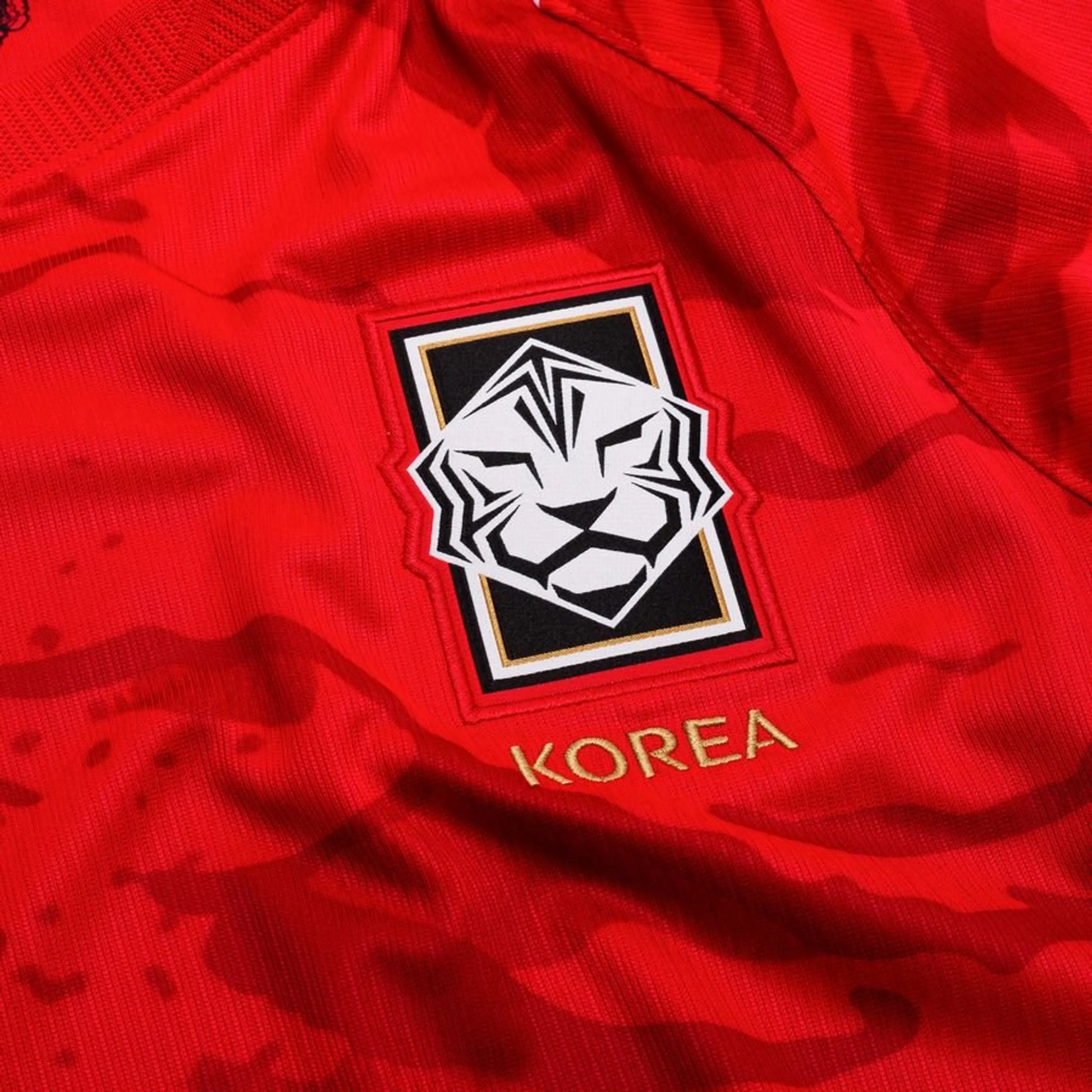 Maillot Corée du Sud Domicile Coupe du Monde 2026 — Détail écusson