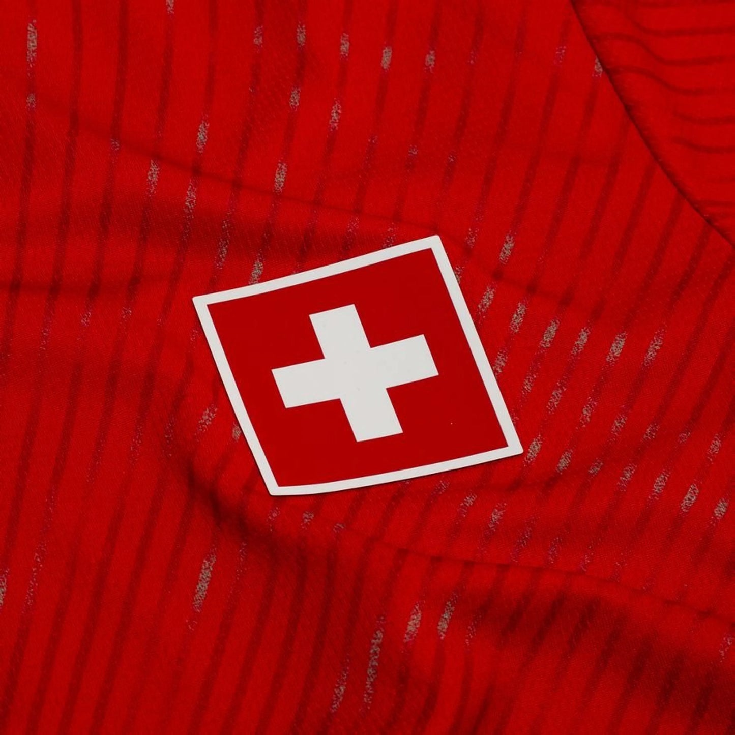 Maillot Suisse Domicile Coupe du Monde 2026 — Détail écusson
