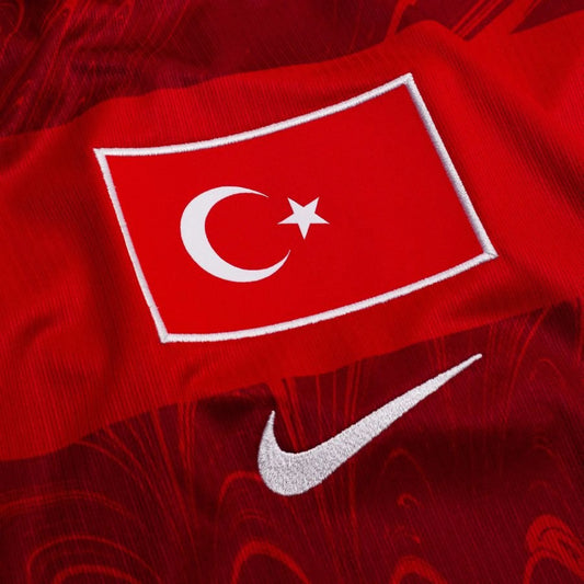 Maillot Turquie Domicile Coupe du Monde 2026 — Détail écusson